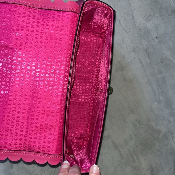 Kate Spade  Scalloped front flap  shoulder bag  Bright pink  Gold tone HW Turn L - Picture 4 of 15